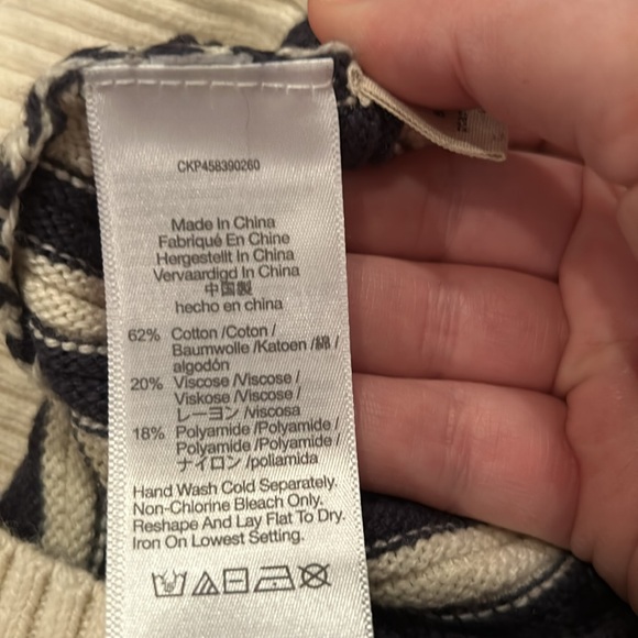 Madewell Crewmeck sweater with functional buttons up the back - Picture 5 of 7